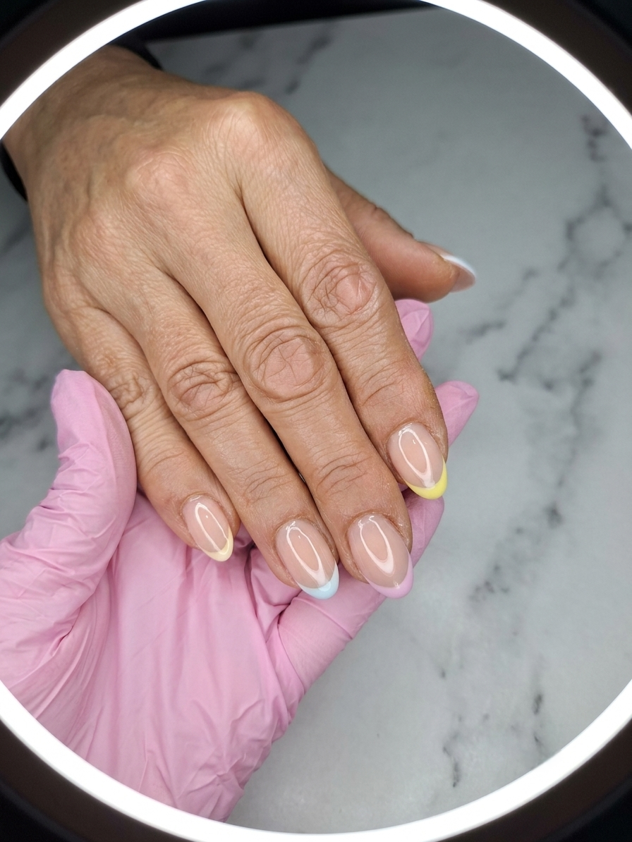 @moritanails — Combinación de colores y texturas que quedaron increíbles.